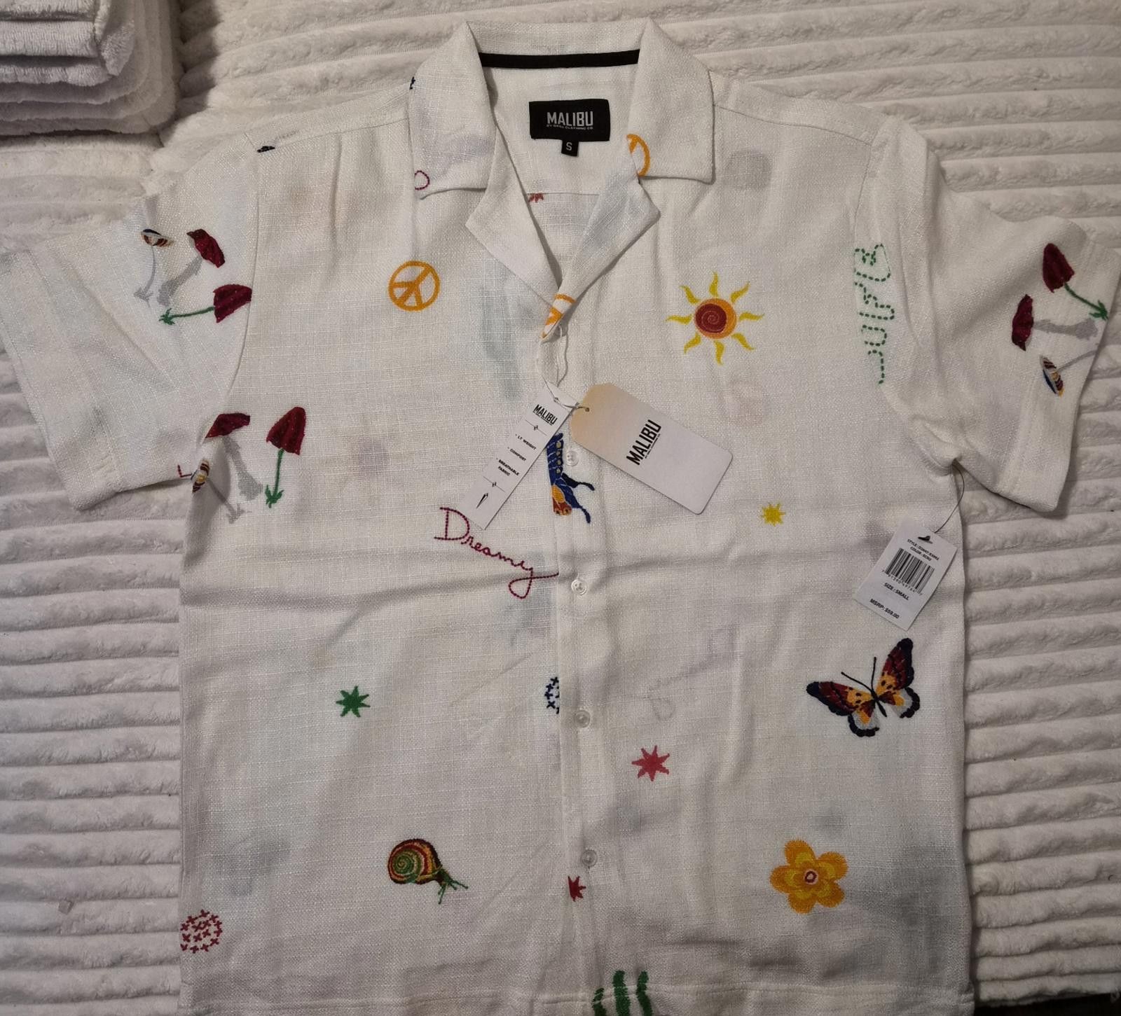 Malibu Sandals Malibu White Casual Shirt with Embroidered Colorful Motifs Size US XL / EU 56 / 4 - 1 Thumbnail
