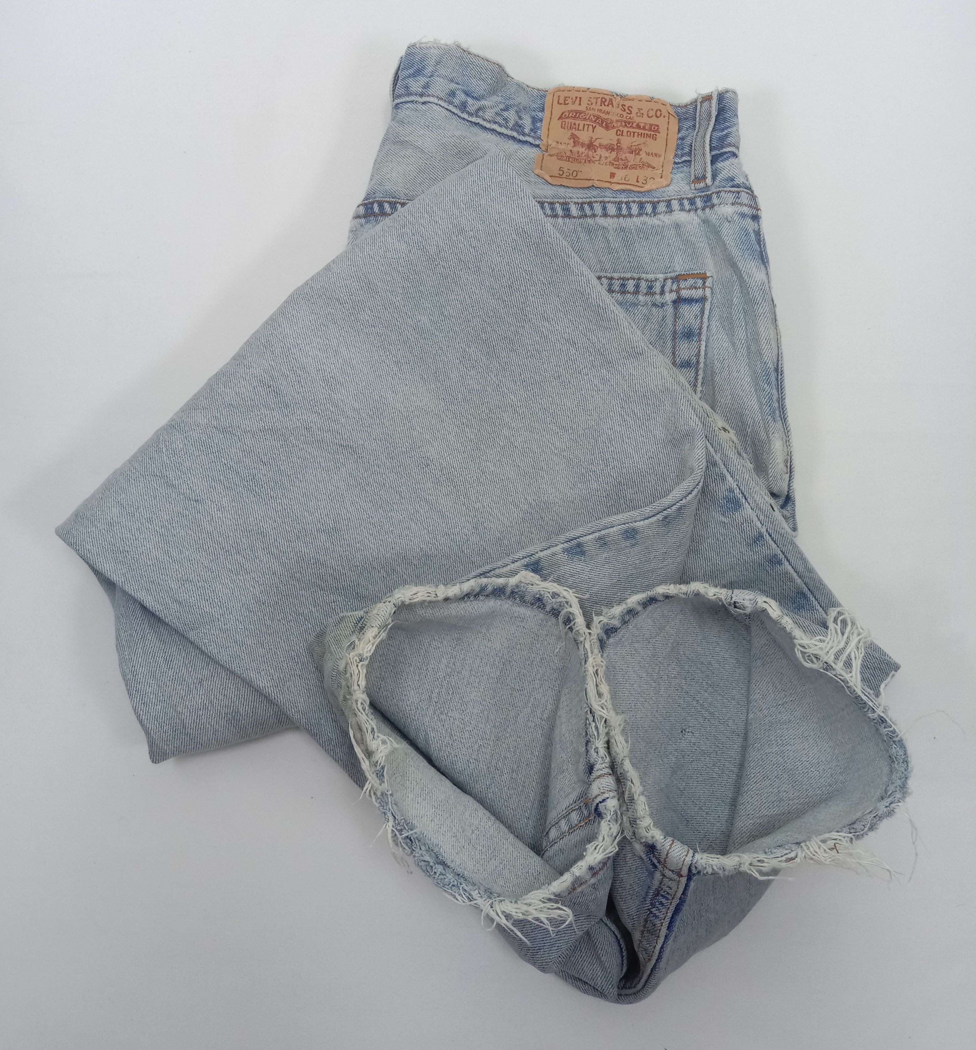 Levi's Vintage Levi's 560 Light Wash Jeans Comfort Fit Denim Size US 35 - 14 Thumbnail