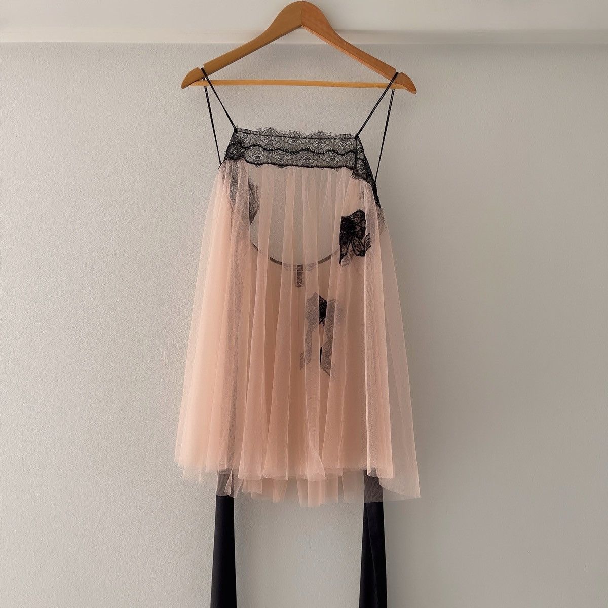 Victoria's Secret Romantic Dusty Pink Mesh & Black Lace Sheer Mini Dress/XS-M Size M / US 6-8 / IT 42-44 - 13 Thumbnail