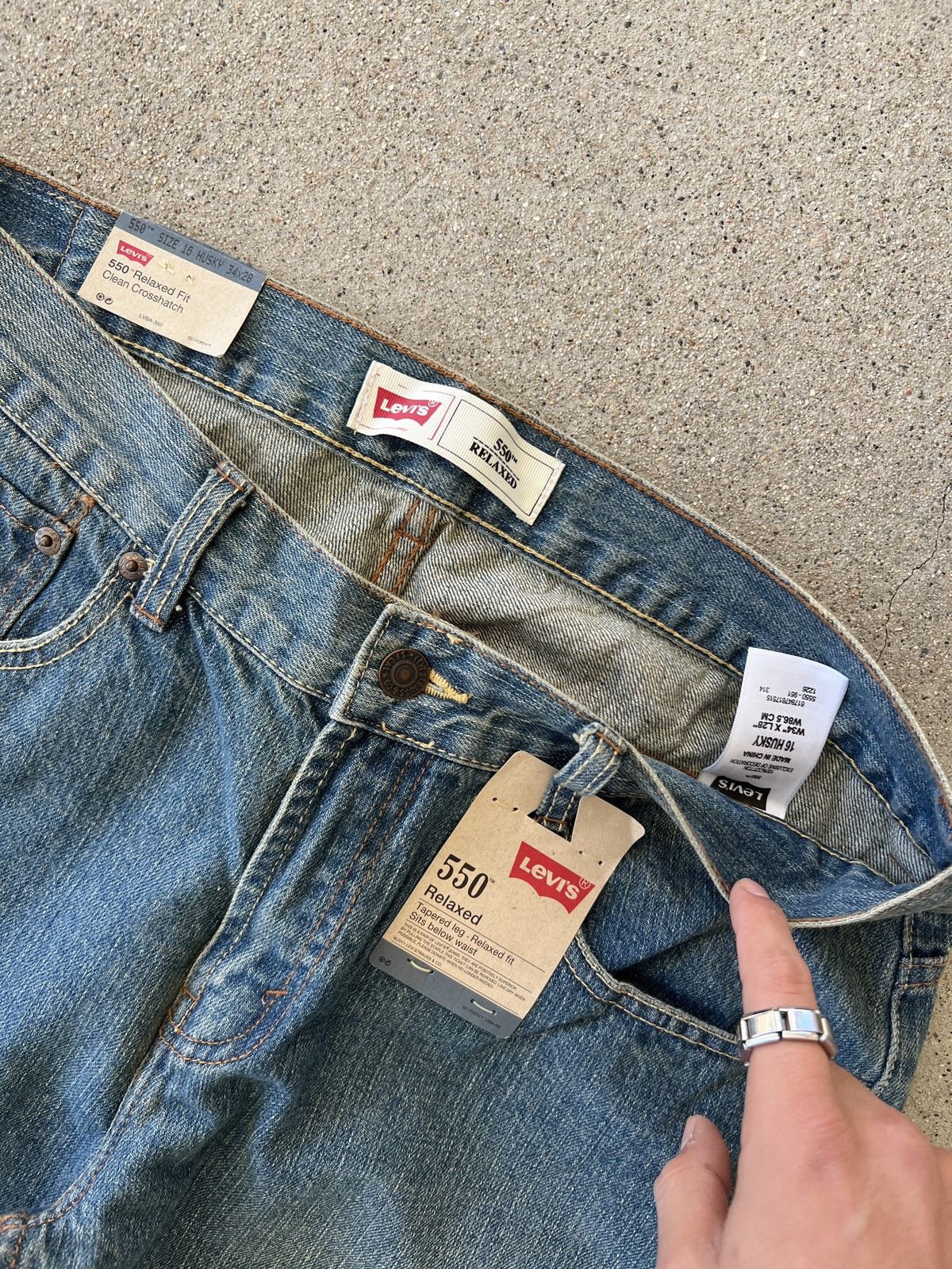 Levi's BN Levi’s 550 Relax Fit Dark Stone Washed Jeans Size 34 x 28 Size US 34 / EU 50 - 3 Thumbnail