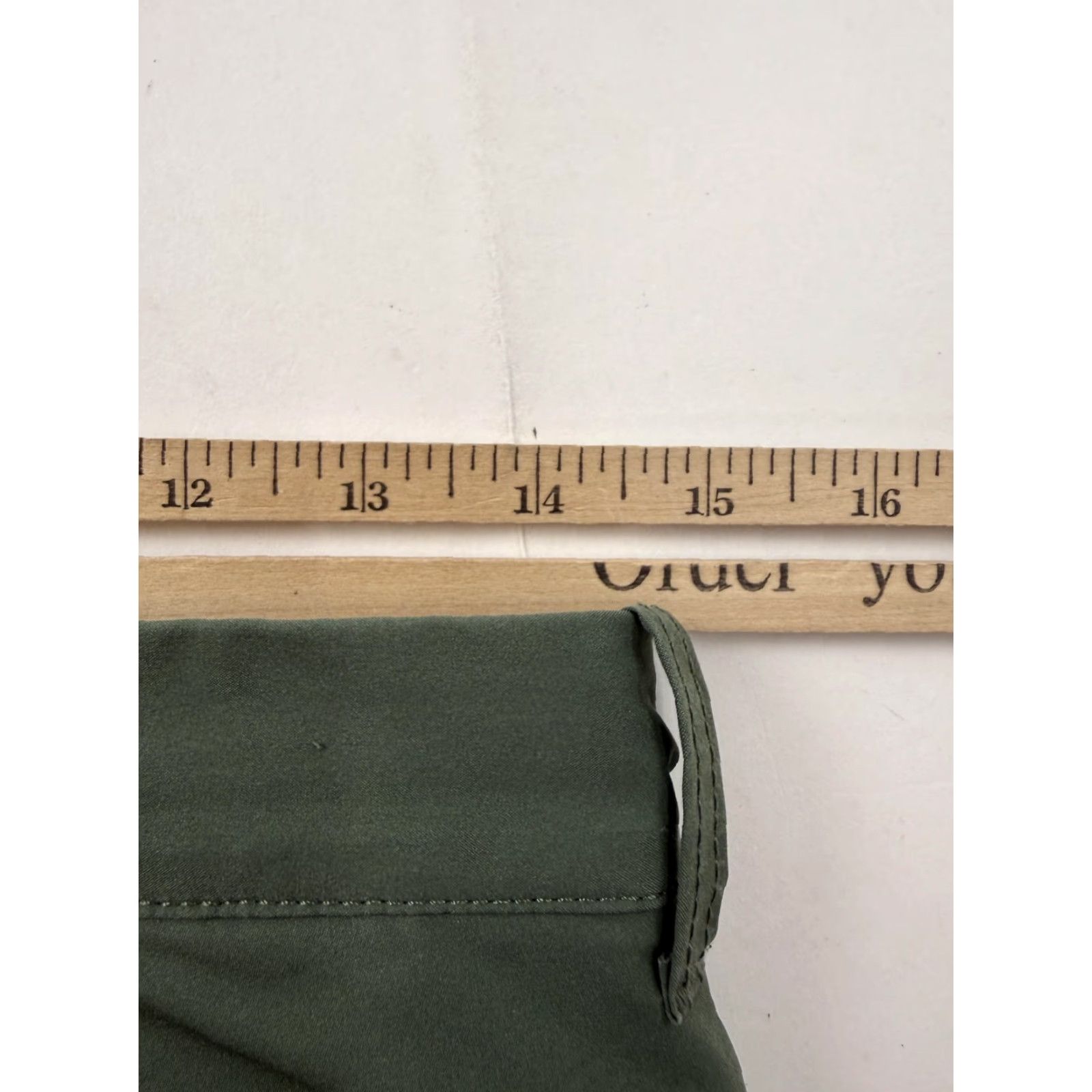 J.Crew J.Crew Shorts Mens 28 Green Polyester Chino Flat Front 9 Inseam Casual Summer Size US 28 / EU 44 - 7 Thumbnail