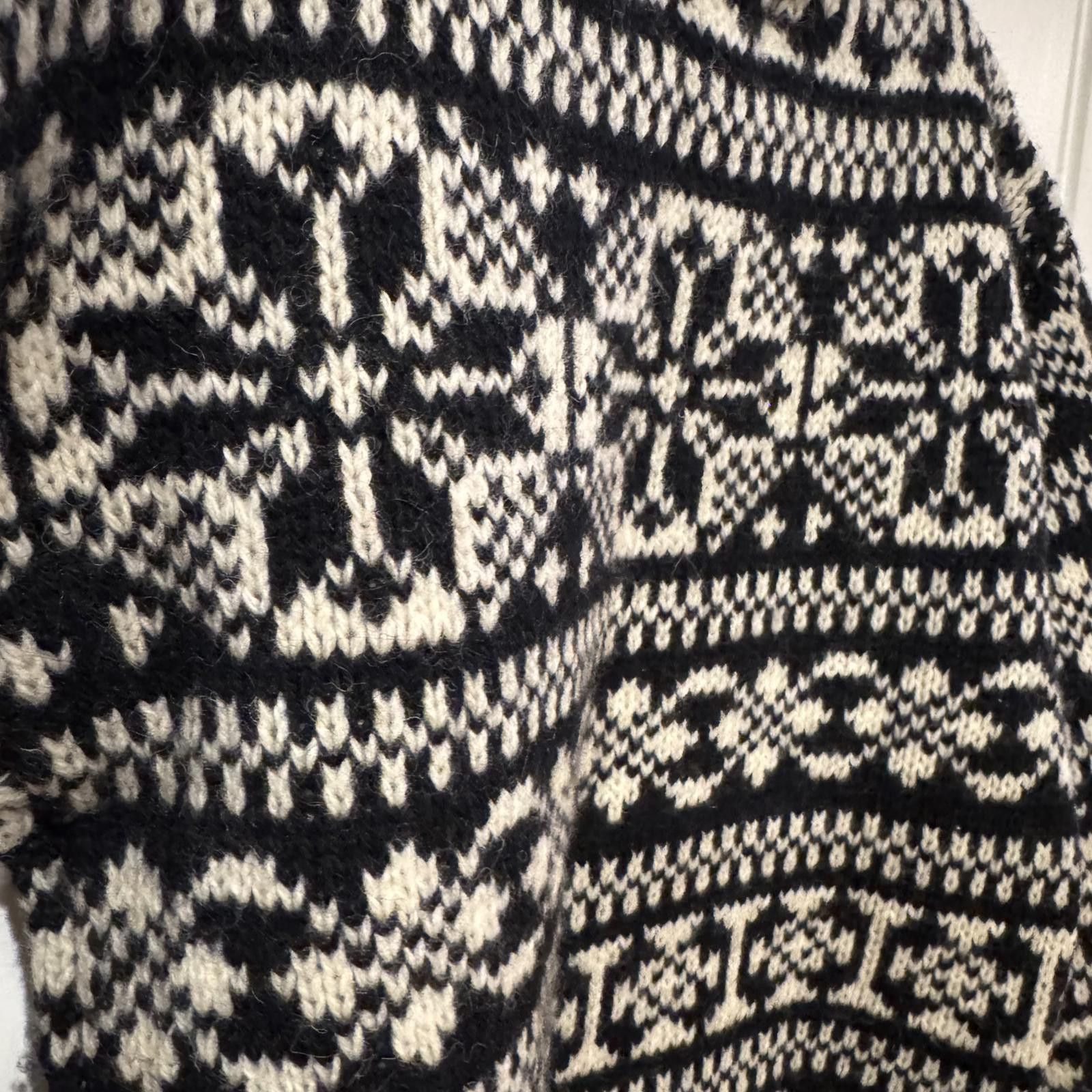 Eddie Bauer VTG Eddie Bauer Black and White 100% Wool Sweater Size S/P Size US S / EU 44-46 / 1 - 4 Thumbnail