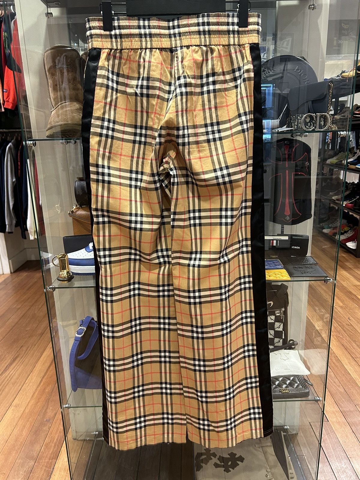 Burberry Burberry Plaid Wide Leg Pants Size 27" / US 4 / IT 40 - 2 Thumbnail