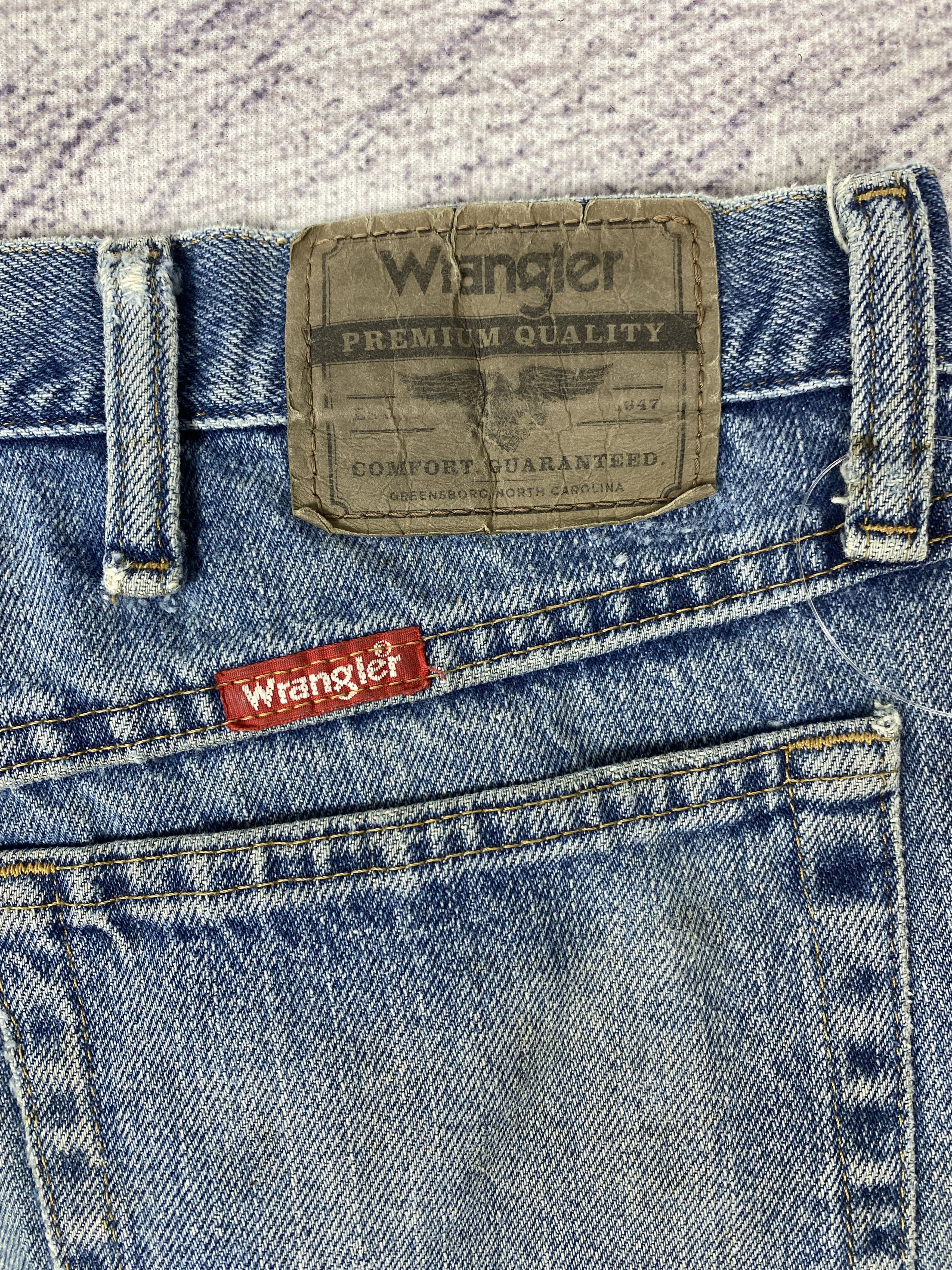 Wrangler Vintage Wrangler Distressed Blue Denim Jeans P0486 Size US 38 / EU 54 - 12 Thumbnail