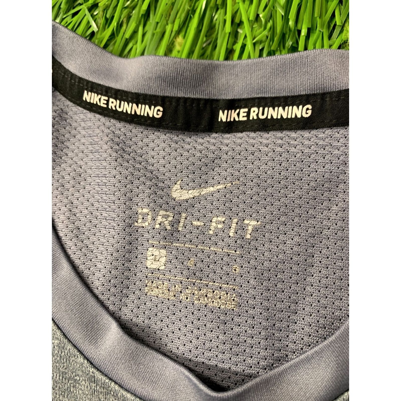 Nike Nike Running Dri-Fit Miler Shirt Mens Adult Large Gray Short Sleeve T-Shirt 2017 Training Jersey Nike Running Dri-Fit Miler Mens L Gray Shirt Size US L / EU 52-54 / 3 - 4 Thumbnail