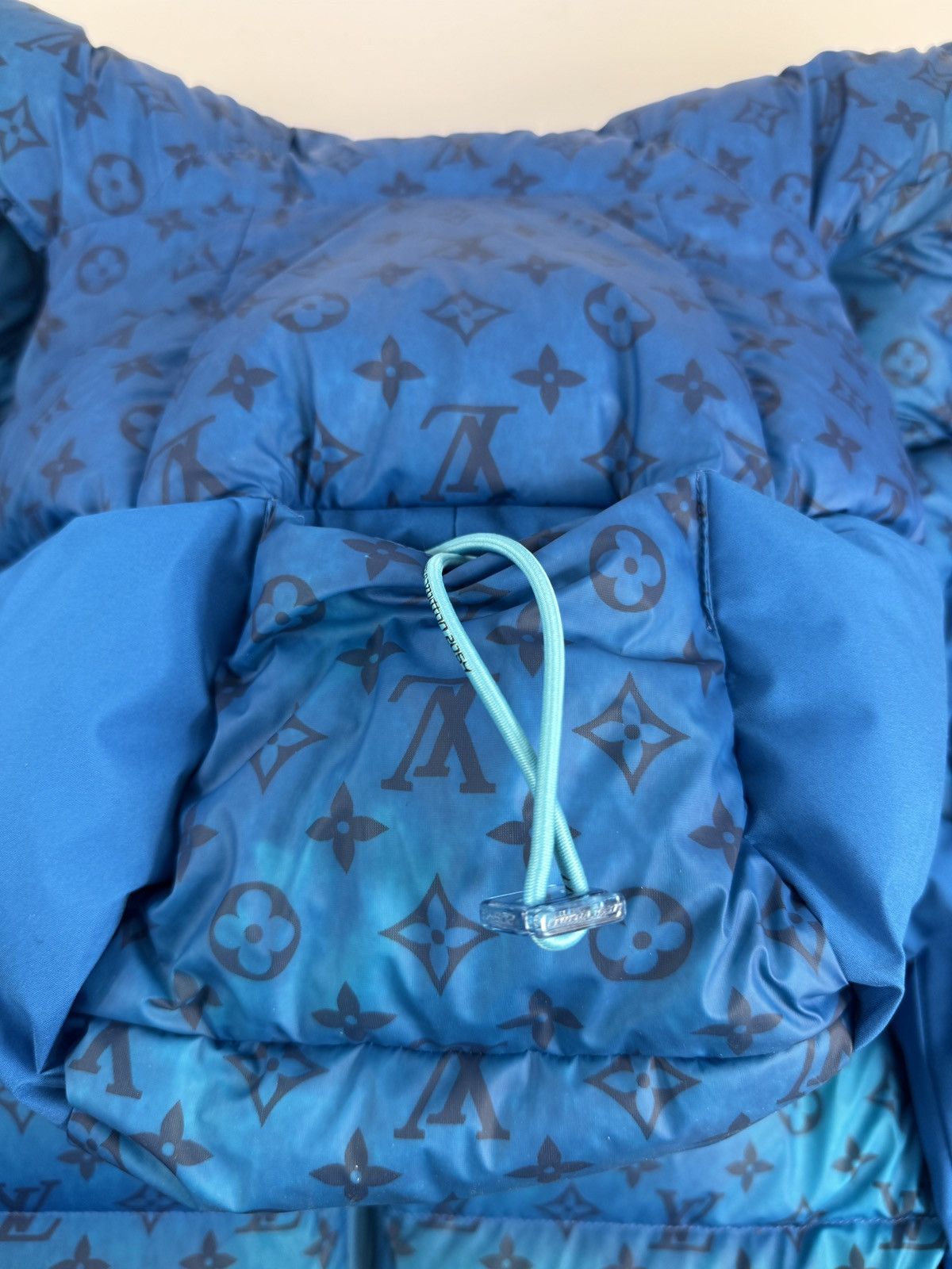 Louis Vuitton 2054 HEAT & WATER SENSITIVE MONOGRAM PRINT PUFFER JACKET Size US L / EU 52-54 / 3 - 17 Thumbnail