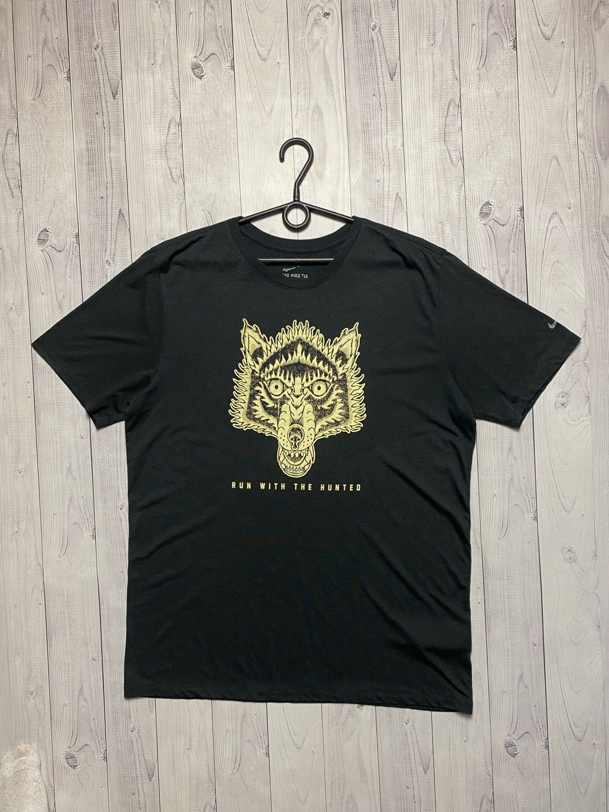 Nike Vintage Nike Tee central big logo wolf 🐺 Size US L / EU 52-54 / 3 - 2 Thumbnail