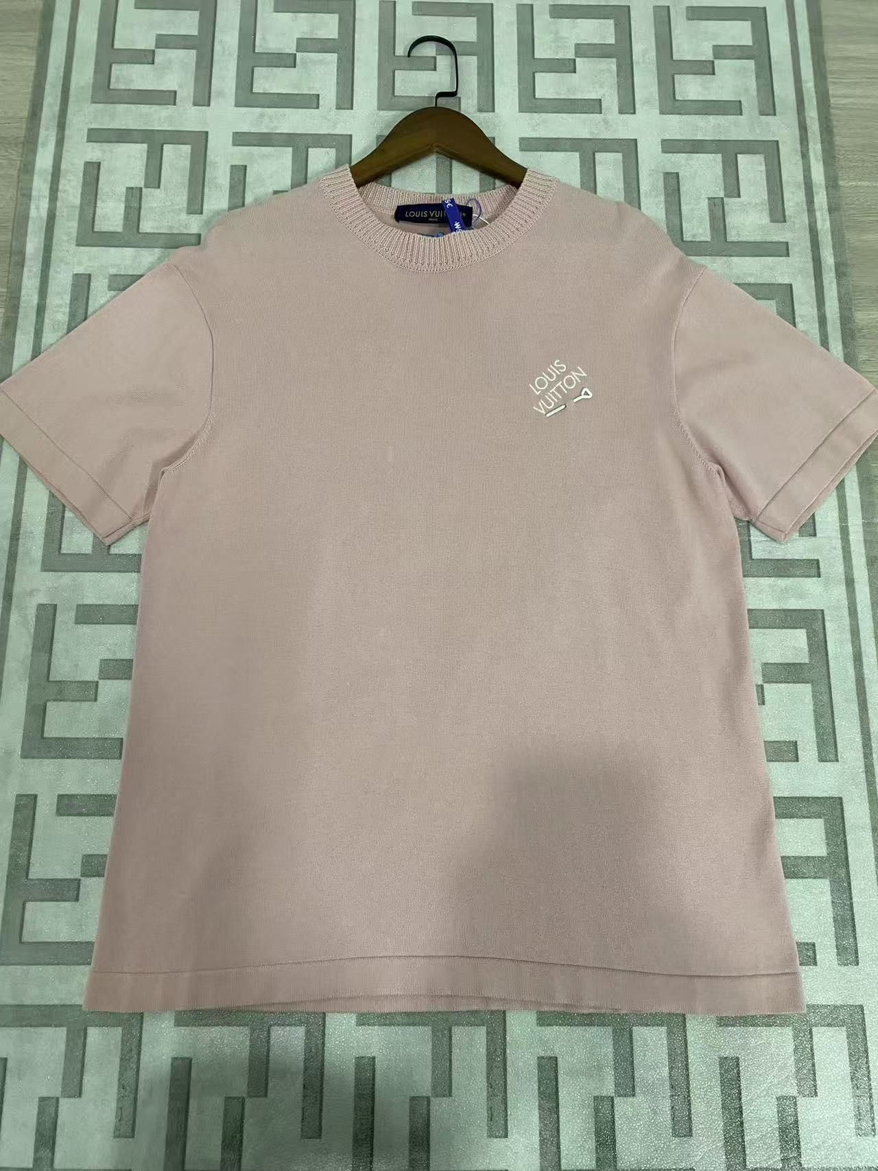 Louis Vuitton Louis Vuitton Embroidered Logo T-Shirt Size M Size US M / EU 48-50 / 2 - 1 Thumbnail