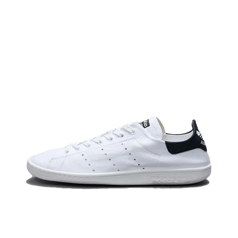 o1kmrn0525 Stan Smith Sneakers in Black/White