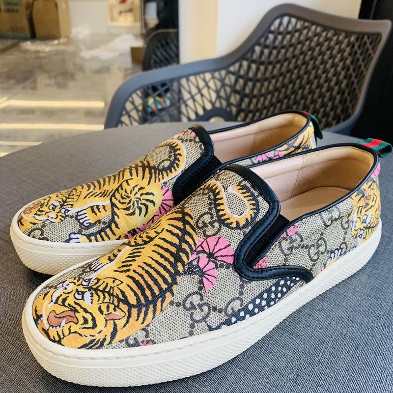 Gucci Gucci Tiger Print Casual Slip-On Shoes - Size US 5.5 / EU 38 - 1 Thumbnail