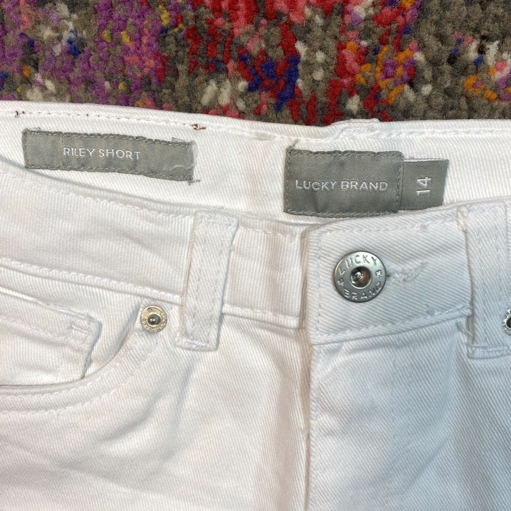 Lucky Brand Lucky Brand Riley Shorts Womens 14 White Cut Off Slim Fit Stretch Denim 2 Inseam 5-Pocket Casual Spring Summer Vintage? (No vintage) Size 36" / US 14 / IT 50 - 3 Thumbnail