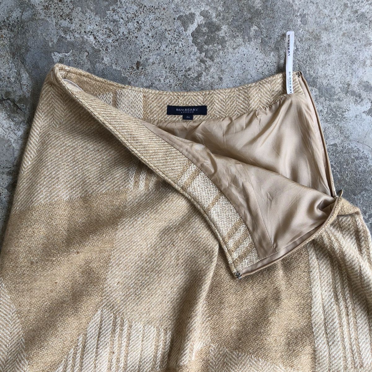 Burberry Burberry London Asymmetric Midi Skit - Wool Blend Size 26" / US 2 / IT 38 - 8 Thumbnail
