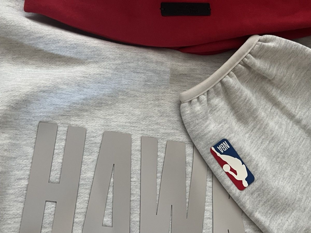 Essentials × NBA Fear of God Essentials NBA Hoodie Hawks light heather Size US L / EU 52-54 / 3 - 2 Thumbnail