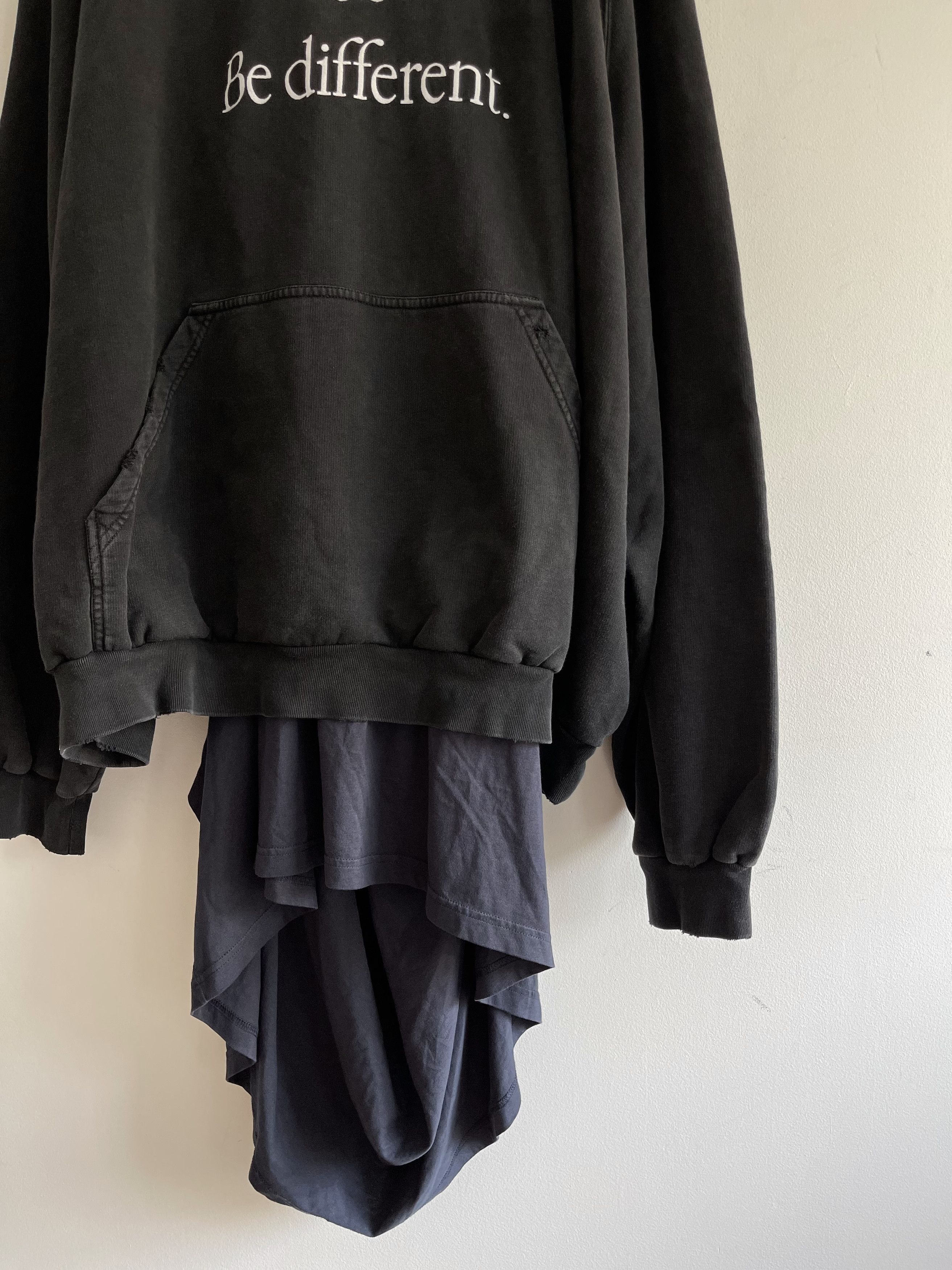 Balenciaga New Apple Be Different Layered Hoodie Rare Size (5) XXL Size US XXL / EU 58 / 5 - 12 Thumbnail