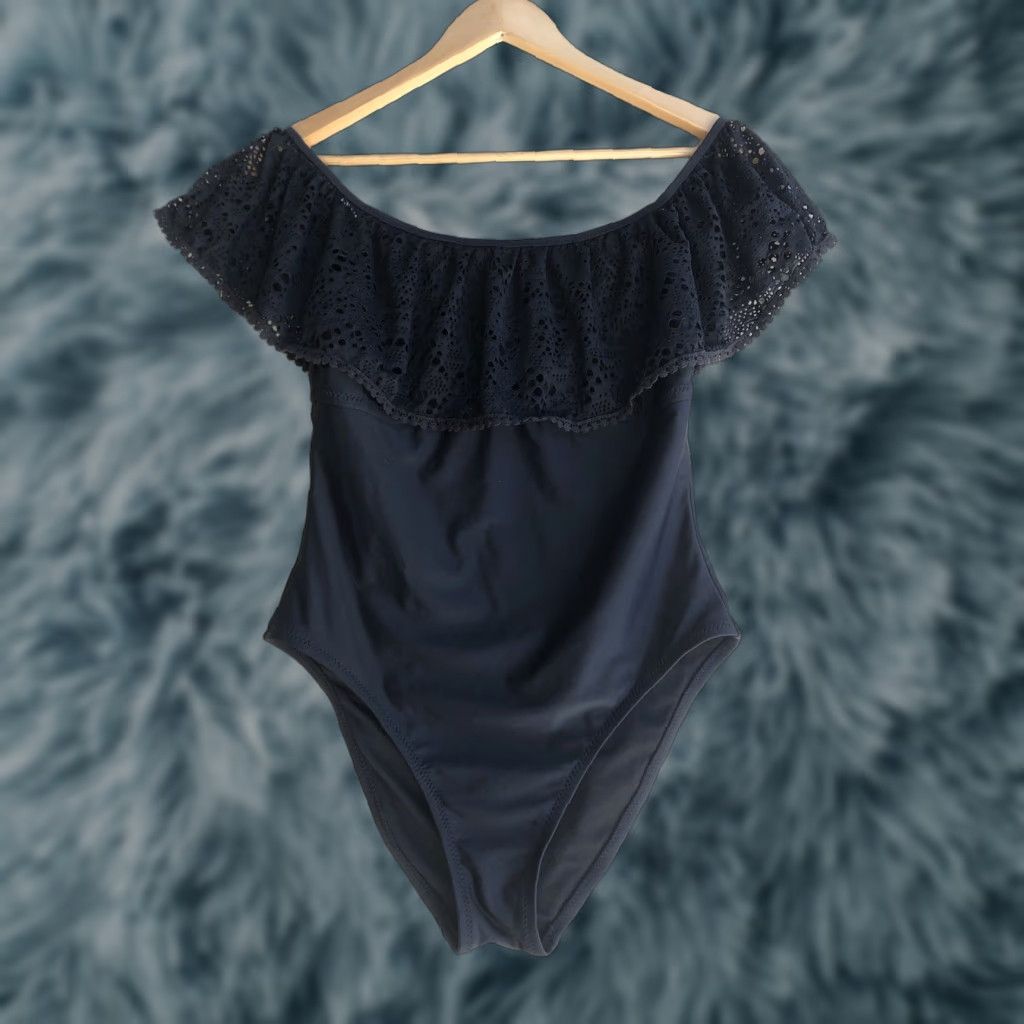 Vintage Shade One Piece Swimwear Women Medium Black Designer Polyester Spandex Shade Swimwear M Black Women Medium One Piece Designer Swimsuit Size ONE SIZE - 1 Thumbnail