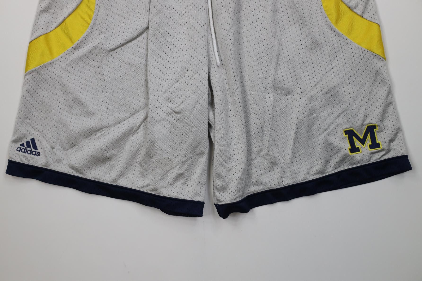 Adidas Adidas University of Michigan Basketball Shorts Silver USA Size US 36 / EU 52 - 4 Thumbnail