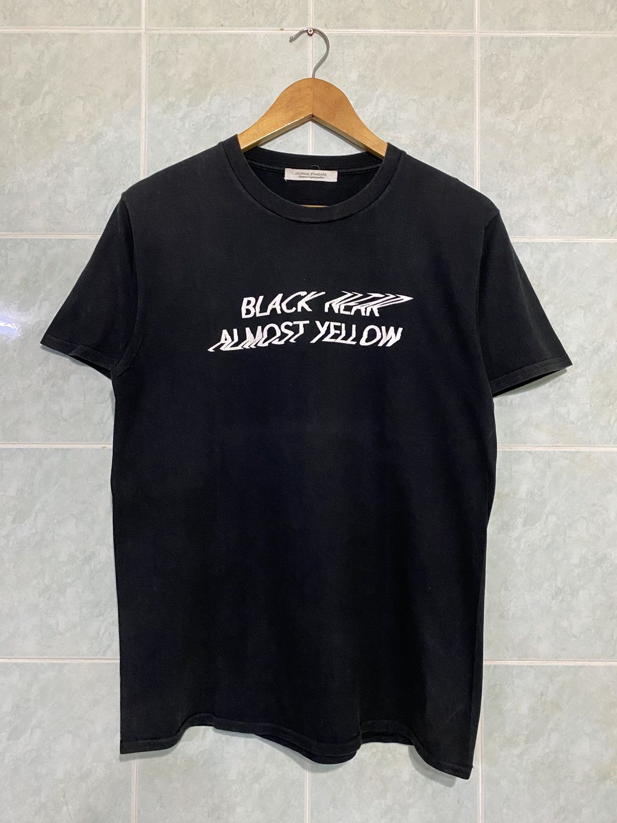 Japanese Brand JOURNAL STANDARD JAPAN BLACK NEAR ALMOST YELLOW WORDING TEES Size US M / EU 48-50 / 2 - 1 Thumbnail