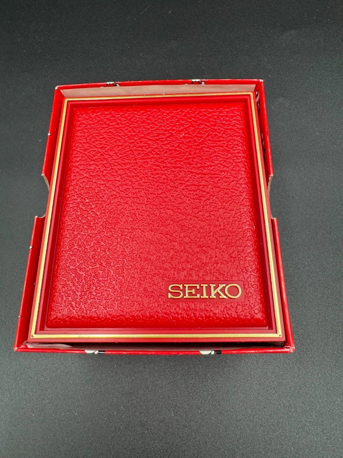 Seiko Classic 80's Mickey Mouse Face Leather Strap Watch Japan 2K0 Size ONE SIZE - 6 Thumbnail