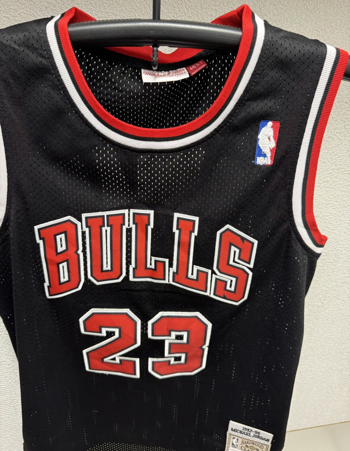 Mitchell & Ness Jordan 23 mitchell & ness vintage nba jersey 1997/98 L sz Size US L / EU 52-54 / 3 - 3 Thumbnail