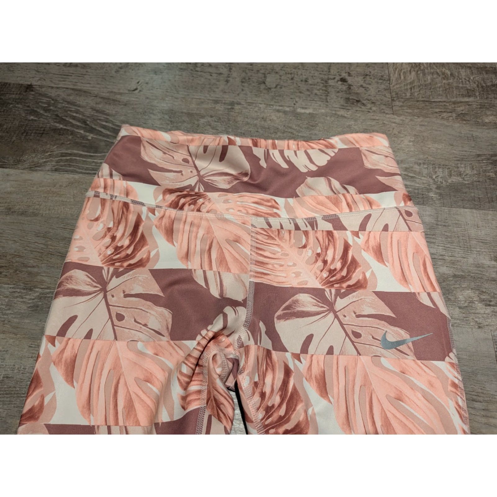 Nike Nike Tights Run Dri Fit FastRun Crop High Rise Pink Floral L Women Ankle Leggings Size L NWT NEW Nike dry Size 36" / US 14 / IT 50 - 3 Thumbnail