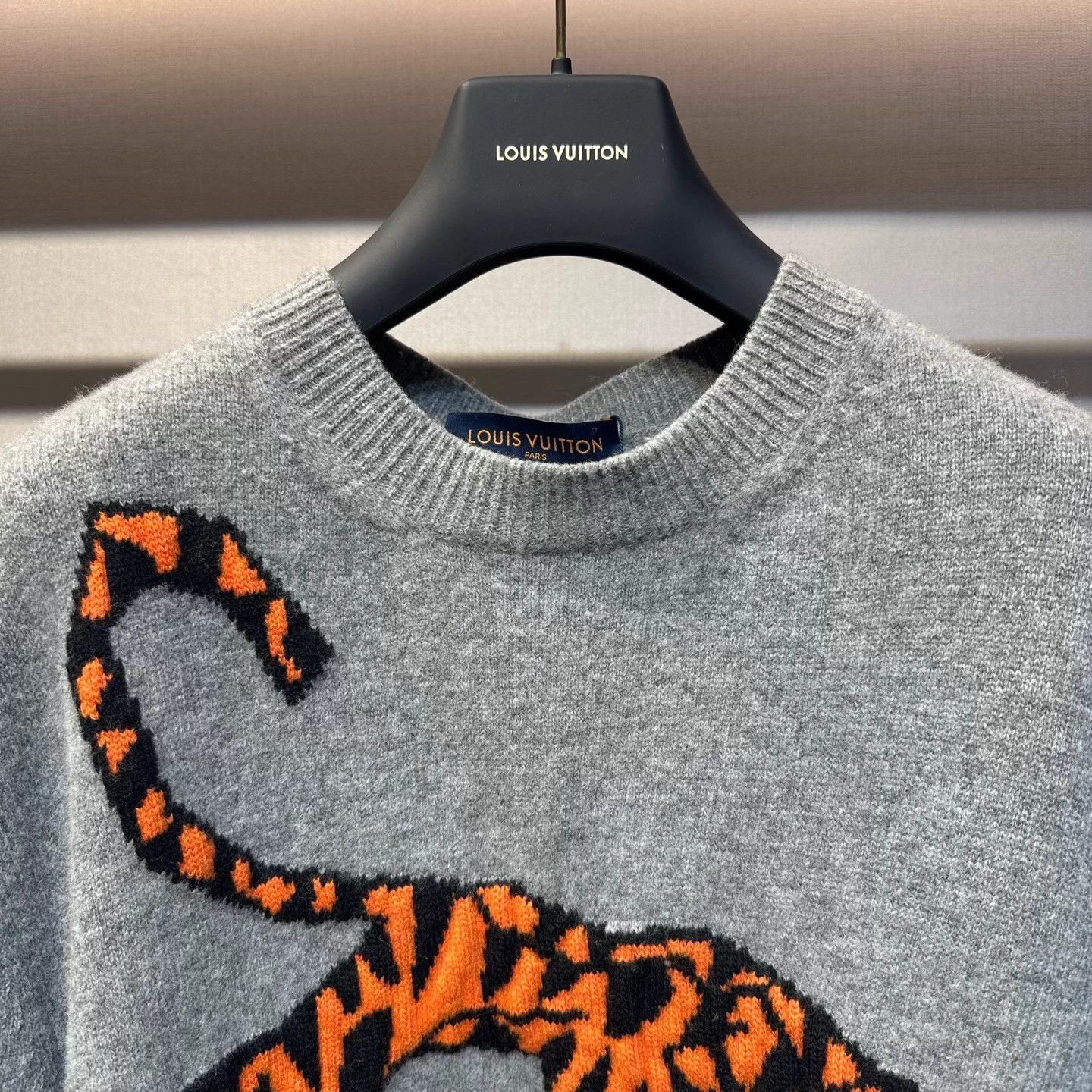Louis Vuitton LV gray tiger cashmere sweater XL Size US XL / EU 56 / 4 - 2 Thumbnail