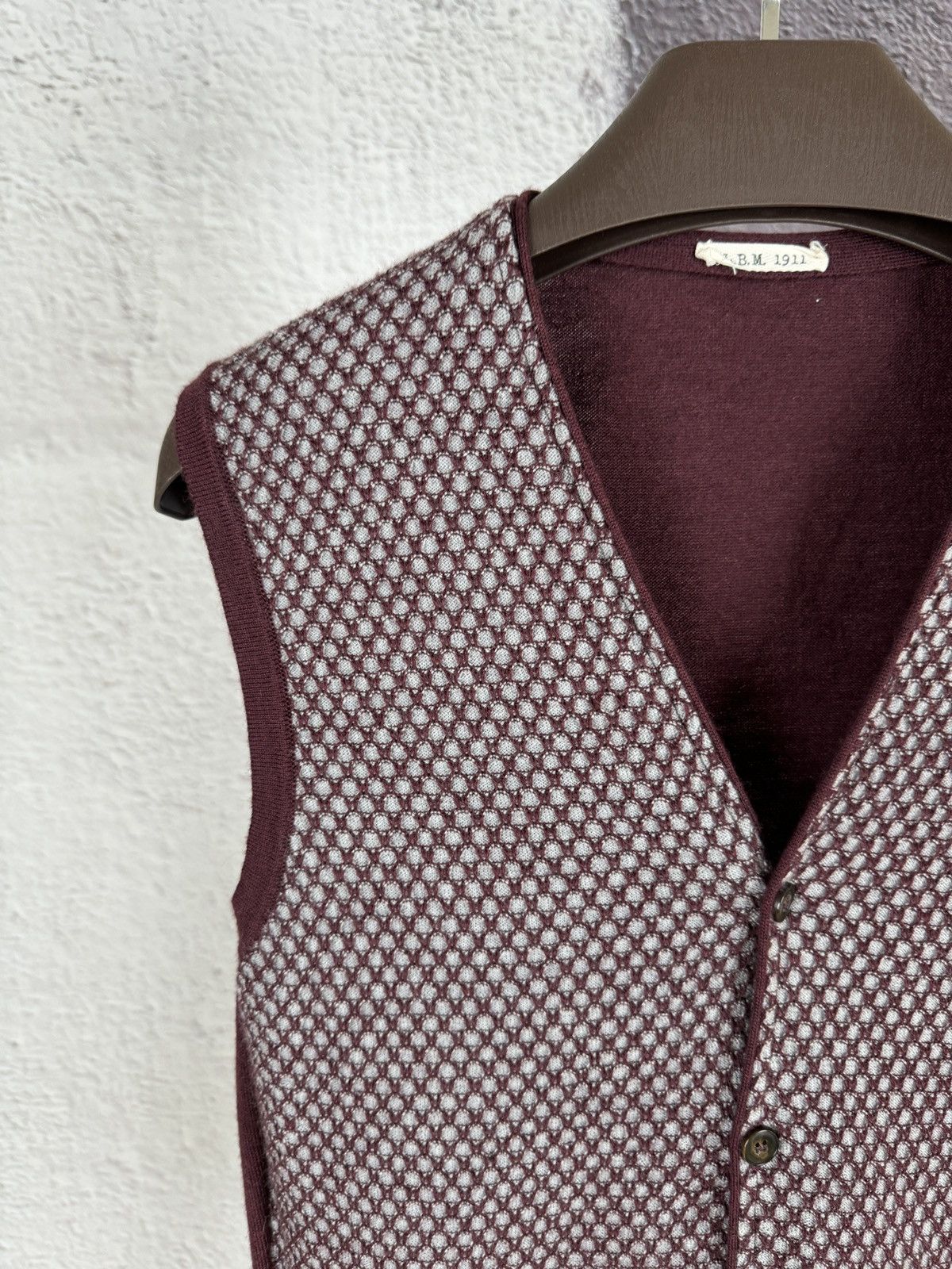 L.B.M. 1911 L.B.M 1911 Red Burgundy Wool Button Up Knitted vest gilet Size US L / EU 52-54 / 3 - 5 Thumbnail