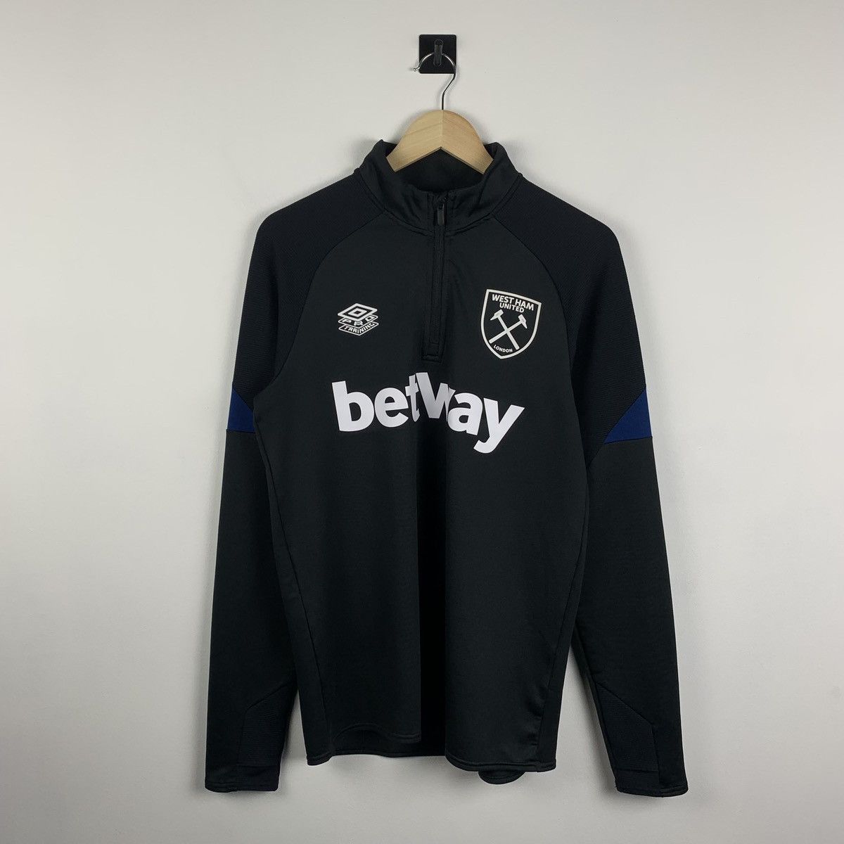 Umbro Umbro West Ham United London Soccer Football Jersey Size M Size US M / EU 48-50 / 2 - 1 Thumbnail