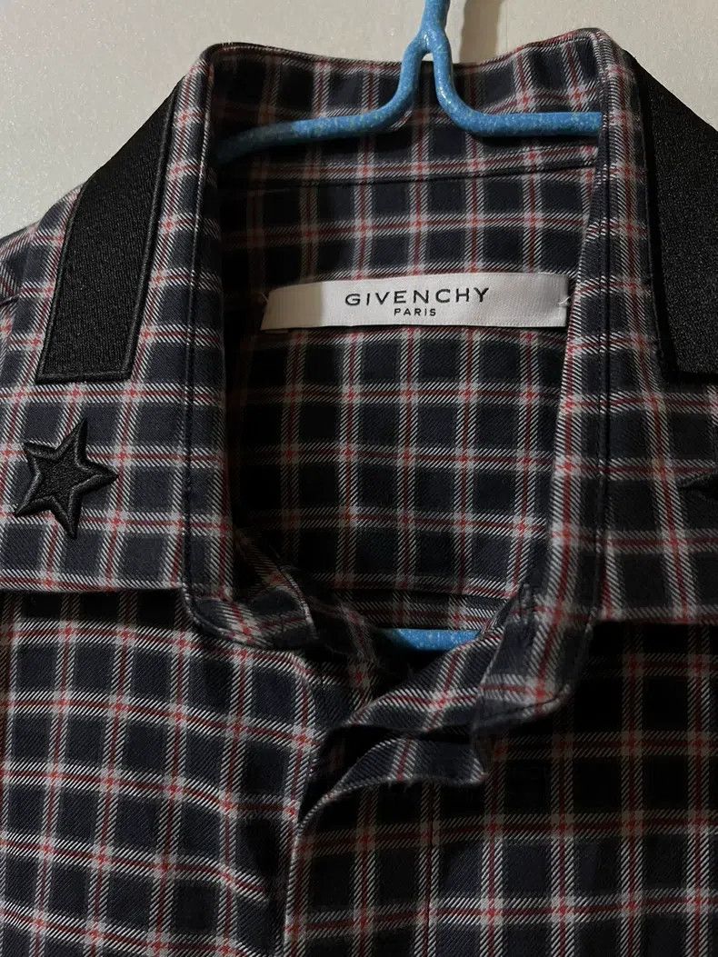 Givenchy Givenchy size F Classic Men's Plaid Shirt Size US S / EU 44-46 / 1 - 1 Thumbnail