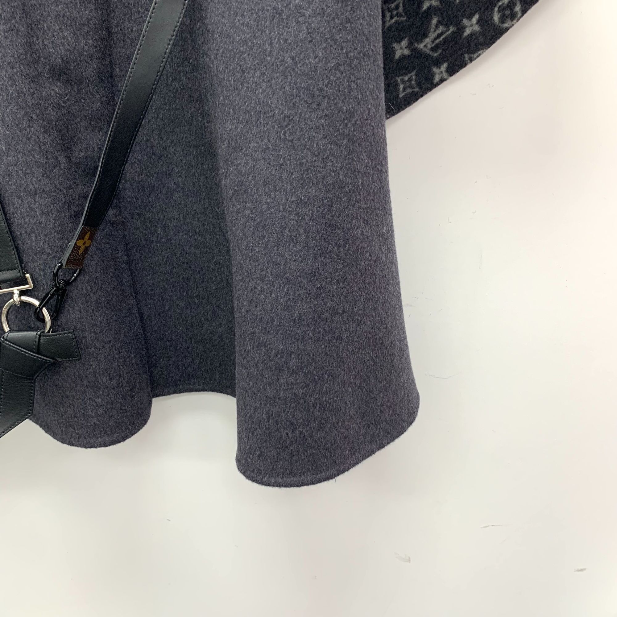 Louis Vuitton LOUIS VUITTON Dark Grey Wool & Silk Cape Coat With Monogram Size S / US 4 / IT 40 - 6 Thumbnail