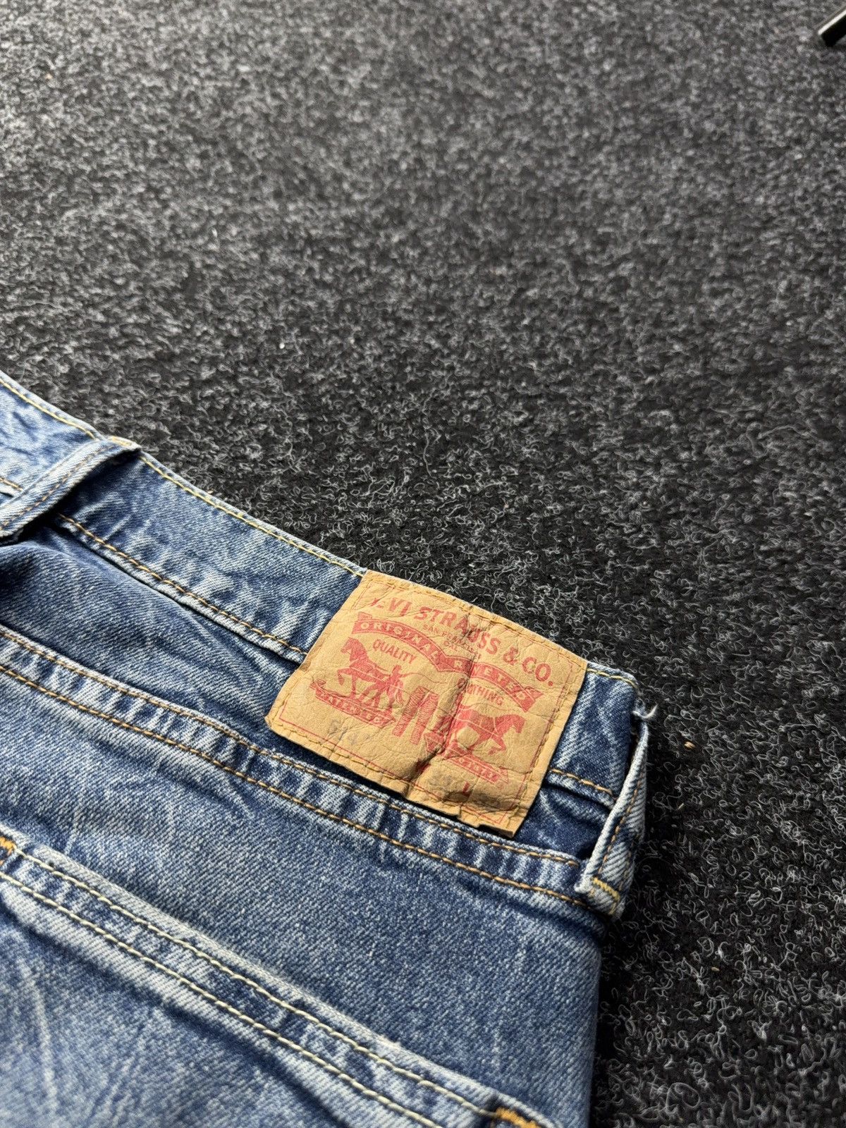 Levi's Retro Levi’s 501 Original Fit Distressed Light Wash Jeans Size US 31 - 16 Thumbnail