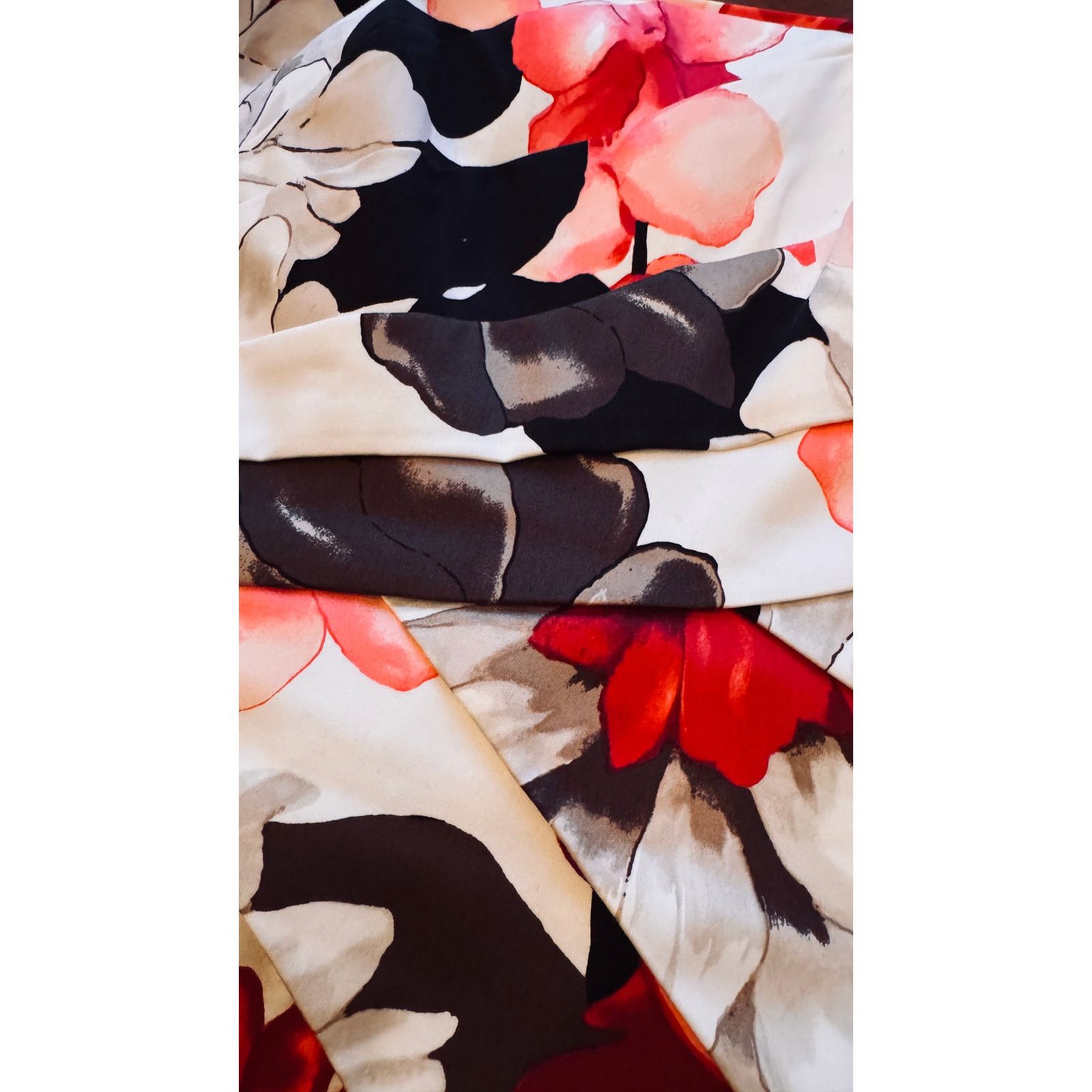 White House Black Market WHBM Floral Pleated Surplice Top US 8 EUC Size M / US 6-8 / IT 42-44 - 9 Thumbnail