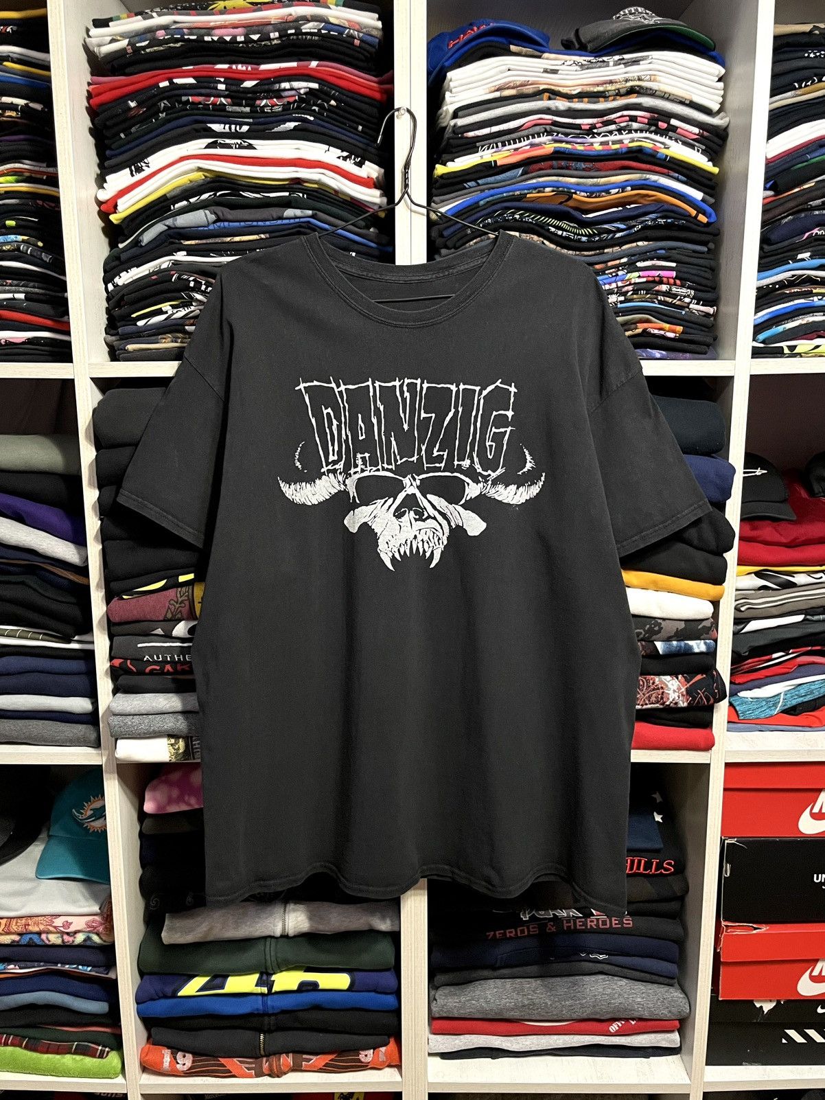 Band Tees Vintage 00s Danzig Heavy Metal Band Misfits Faded T-Shirt Size US XXL / EU 58 / 5 - 1 Thumbnail