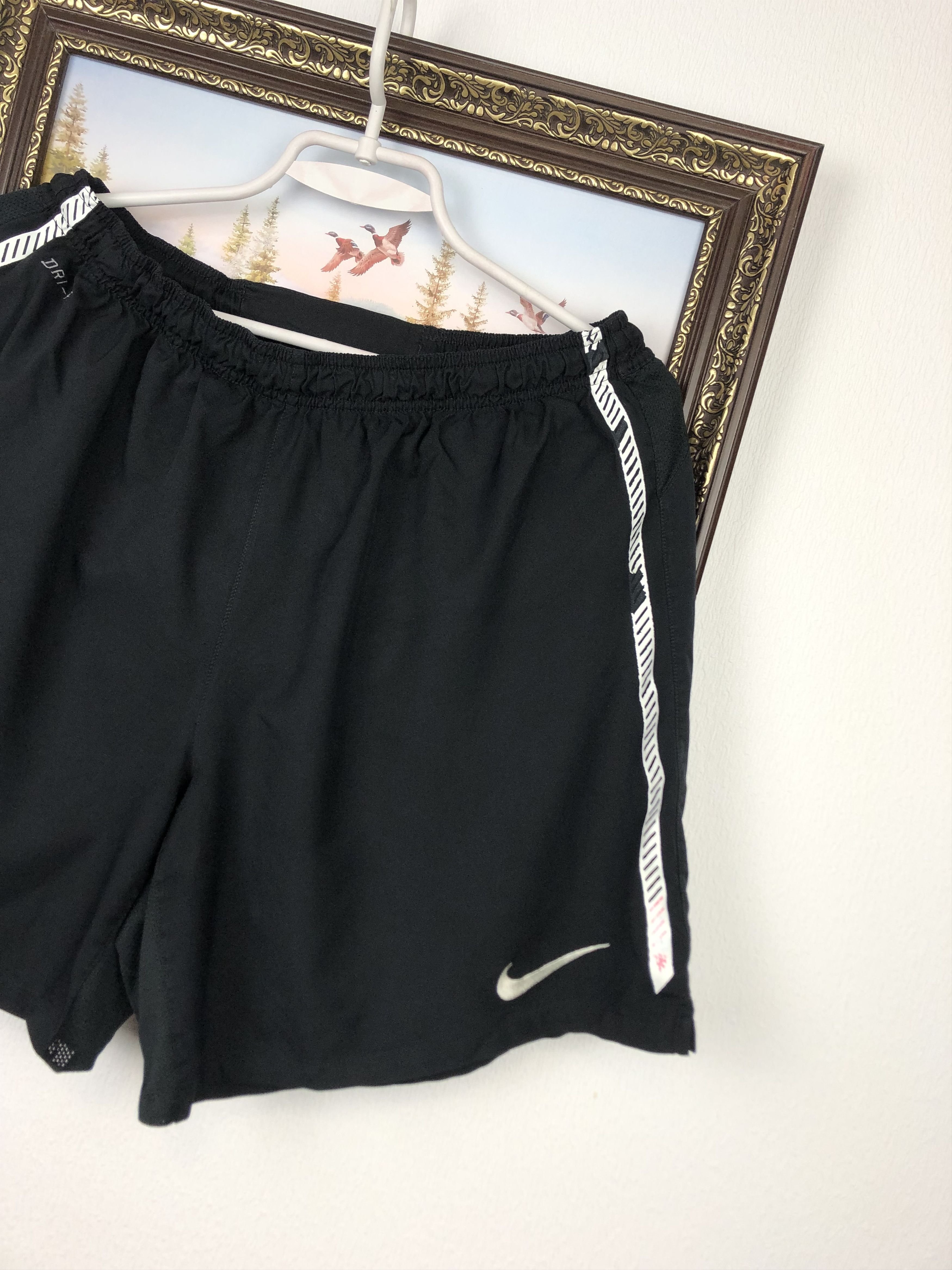 Nike Vintage Nike Manchester United Football Shorts Soccer Size L Size US 36 / EU 52 - 2 Thumbnail