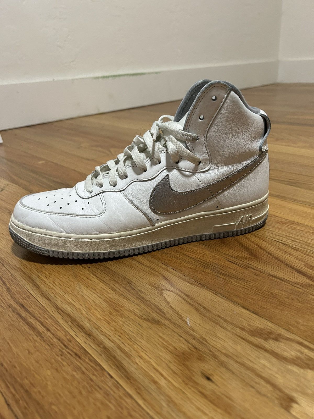 Nike Nike Air Force 1 High Retro QS White Wolf Grey Size 11 Size US 11 / EU 44 - 1 Thumbnail