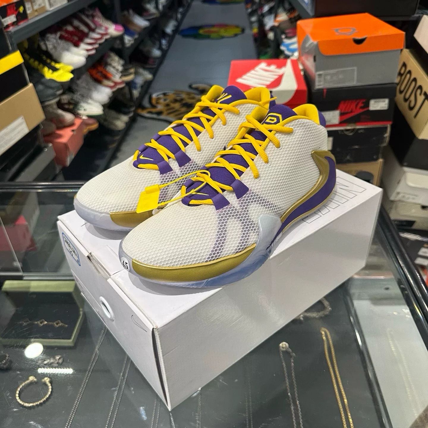 Nike Nike Purple Lowtop Sneakers 11.5 Men Size US 11.5 / EU 44-45 - 1 Thumbnail