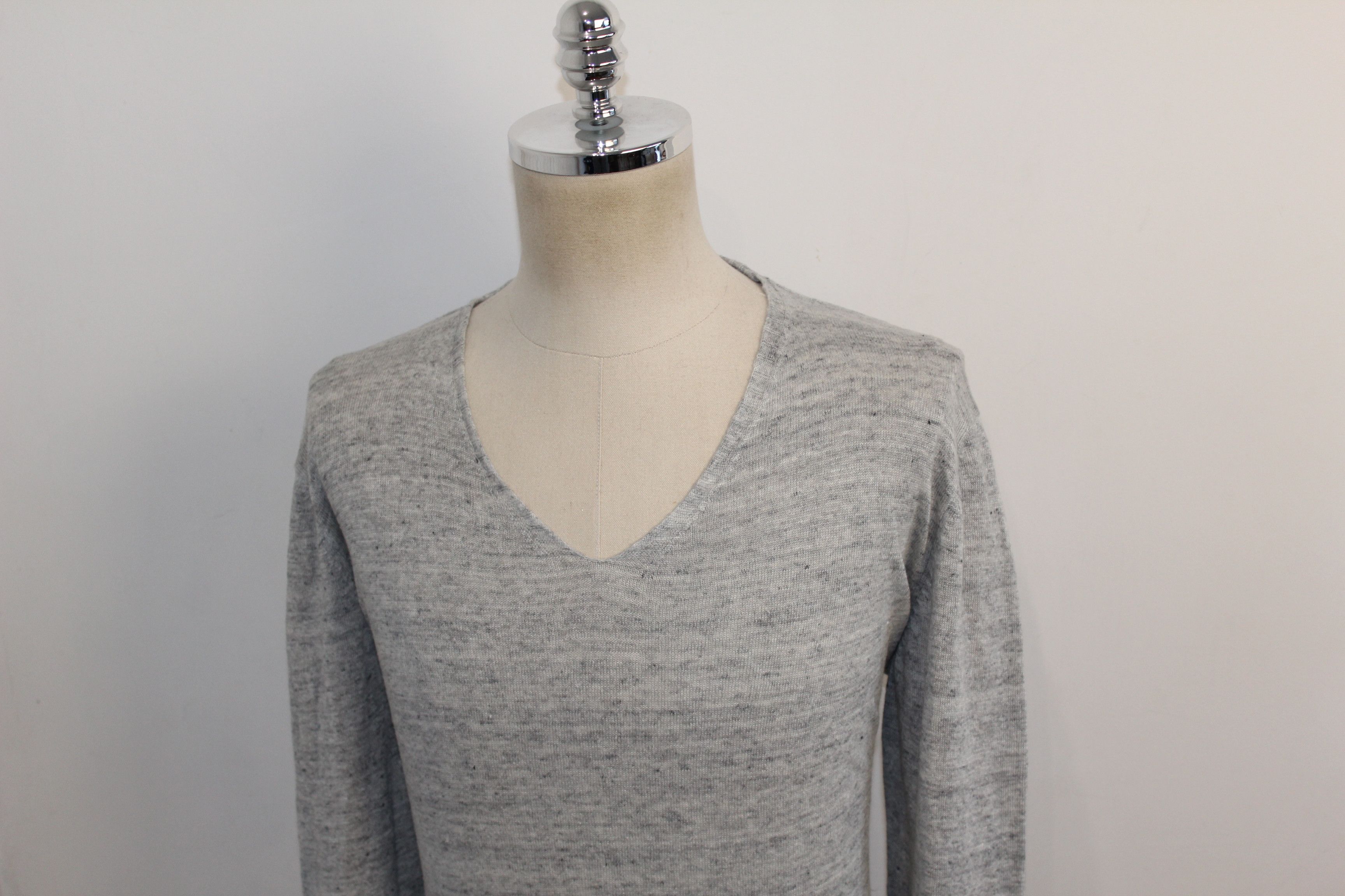 Designer Men's Hugo Boss V-Neck 100% Linen Grey Jumper Size M Size US M / EU 48-50 / 2 - 3 Thumbnail