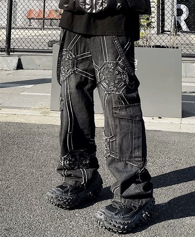 Utility grunge distressed cargo jeans pants