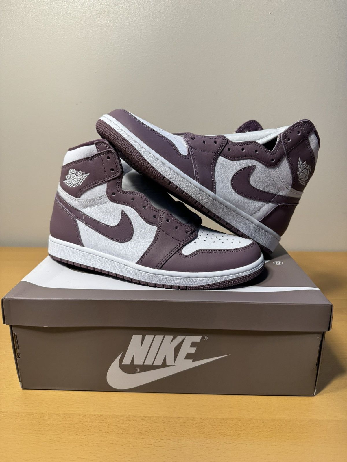 Nike 'MAUVE' NIKE AIR JORDAN 1 RETRO HIGH OG Size US 10 / EU 43 - 3 Thumbnail