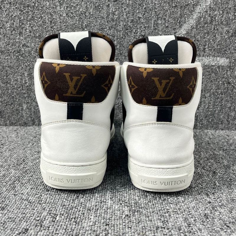 Louis Vuitton Louis Vuitton Monogram Unisex Casual Sneakers - Size US 8 / EU 41 - 3 Thumbnail