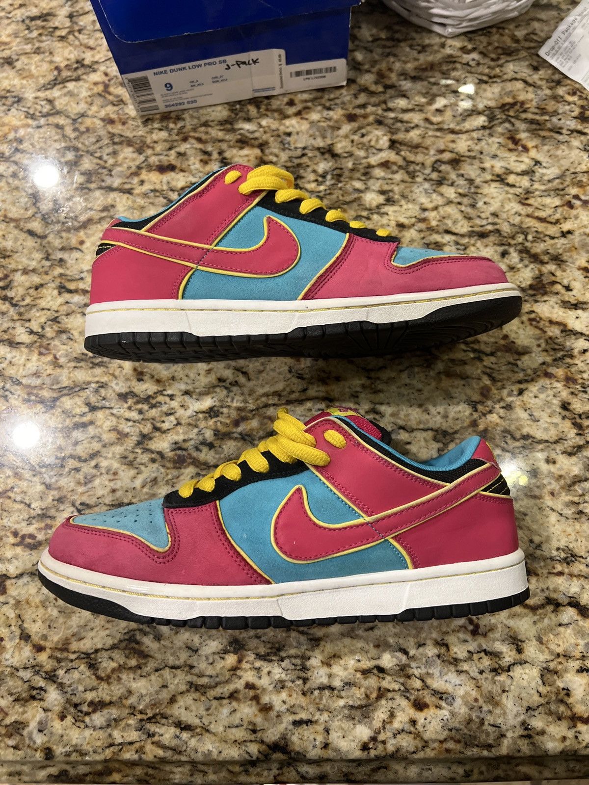 Nike sb dunk pacman best sale