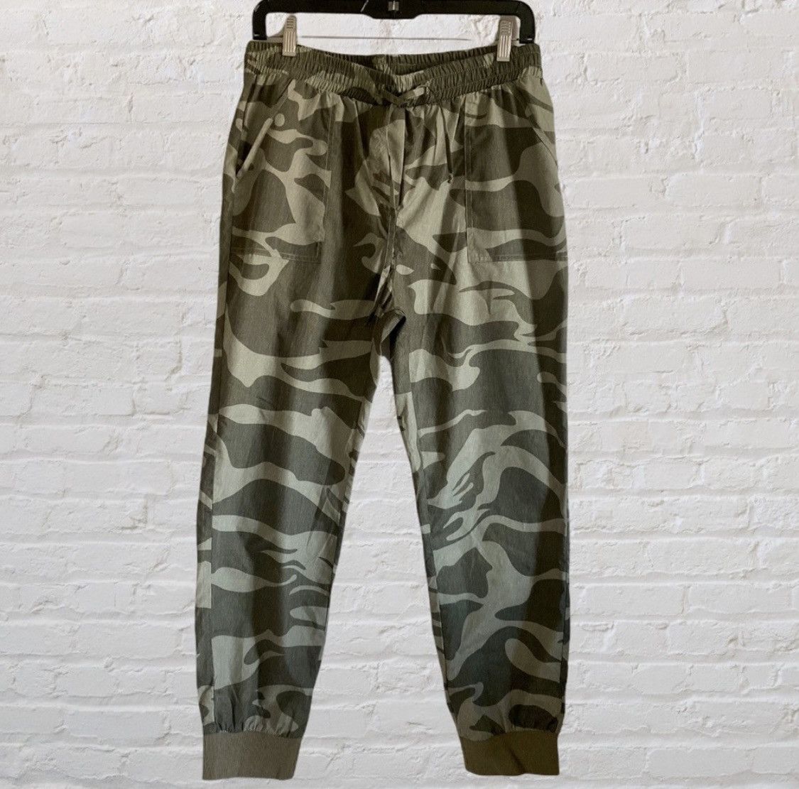 Other ARMY CAMO PRINT DRAWSTRING JOGGERS SZ L Size 32" / US 10 / IT 46 - 1 Thumbnail