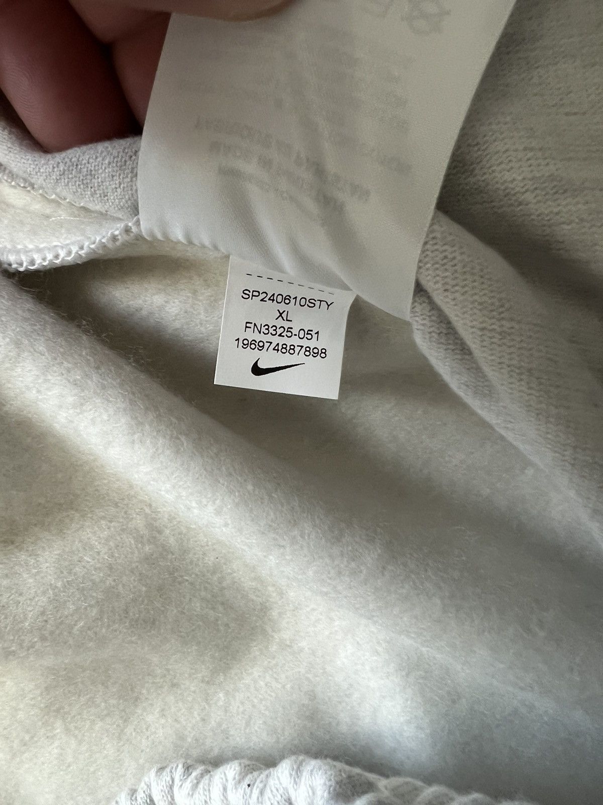 Nike Solo Swoosh Fleece Shorts White Loose Fit