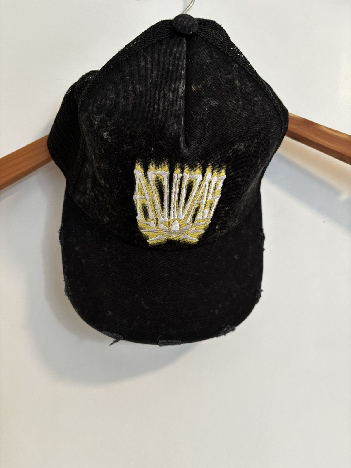Adidas Adidas distressed trucker hat Size ONE SIZE - 1 Thumbnail