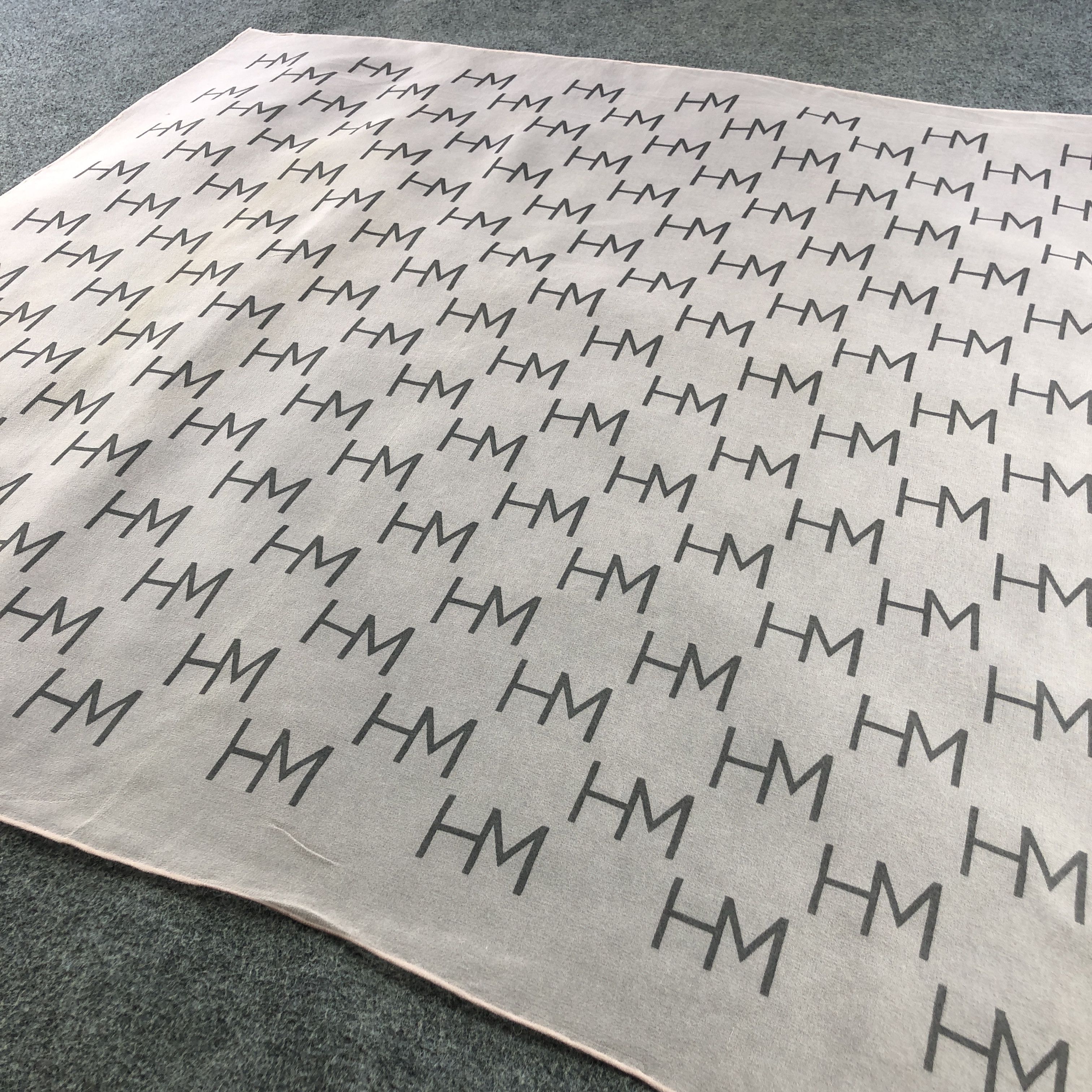 Hanae Mori Hanae Mori Monogram Hand Rolled Silk Scarf M1056 Size ONE SIZE - 3 Thumbnail