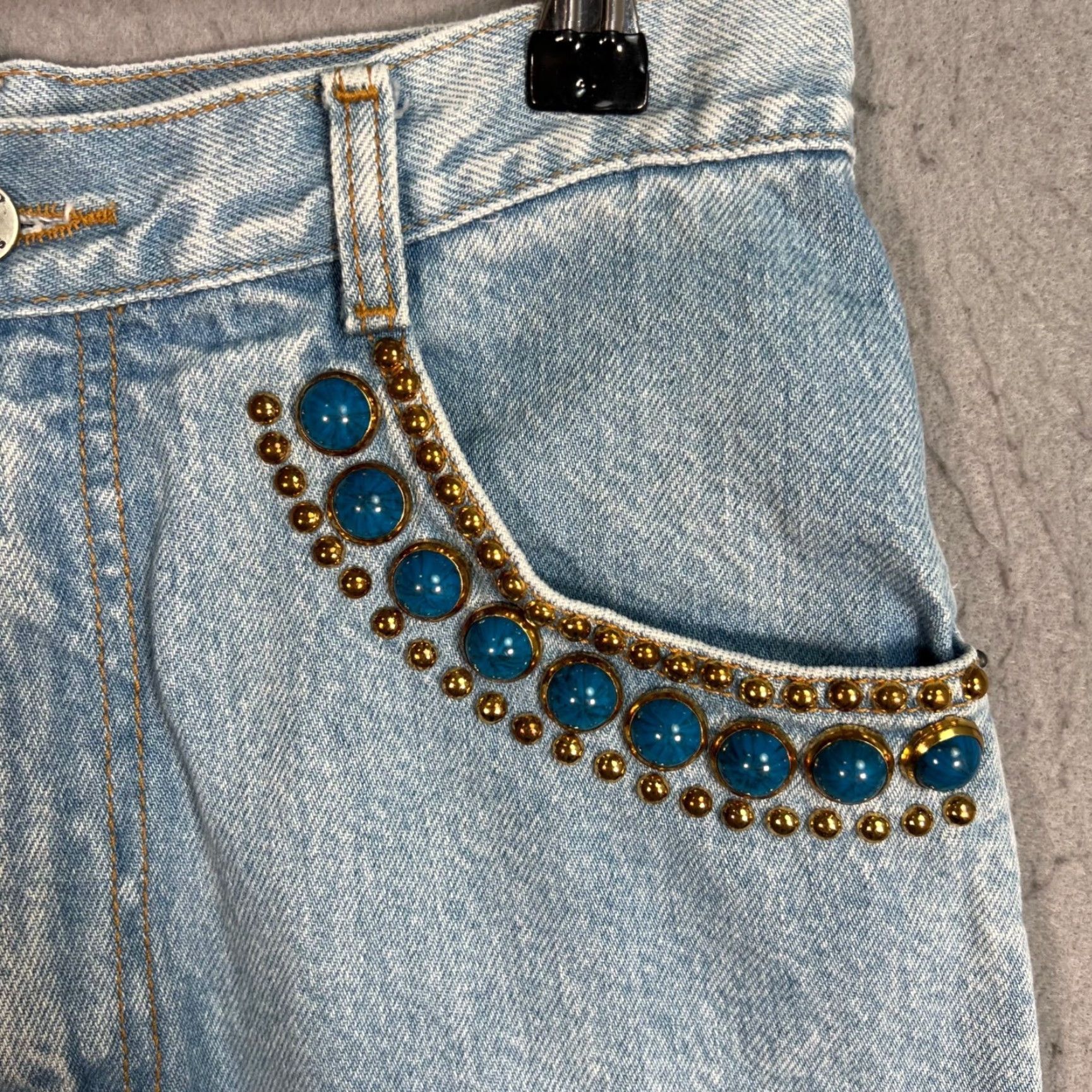 Vintage VINTAGE Whooz Blooz Womens 9 High-Waisted Light Wash Jeans w/ Beaded Pocket Size 30" / US 8 / IT 44 - 5 Thumbnail