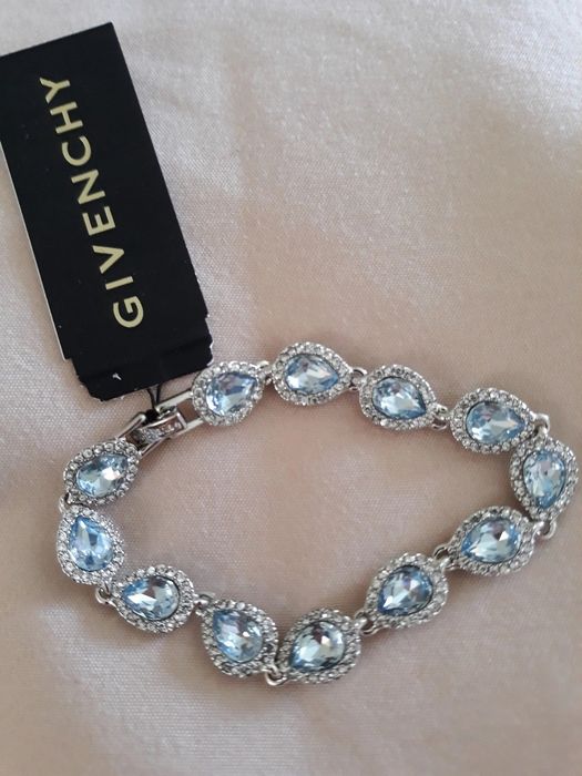 Unlock the Elegance of High-End Jewelry: Unveiling the Givenchy Flex Bracelet Gold Edition