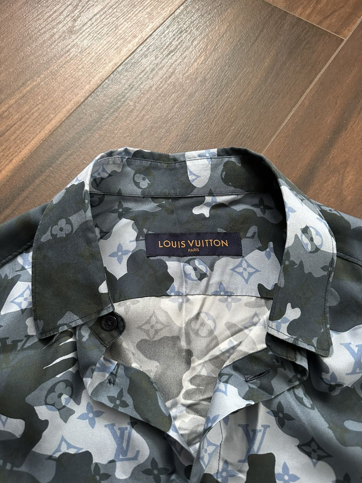 Louis Vuitton Louis Vuitton Monogram Silk Shirt Size US XL / EU 56 / 4 - 2 Thumbnail