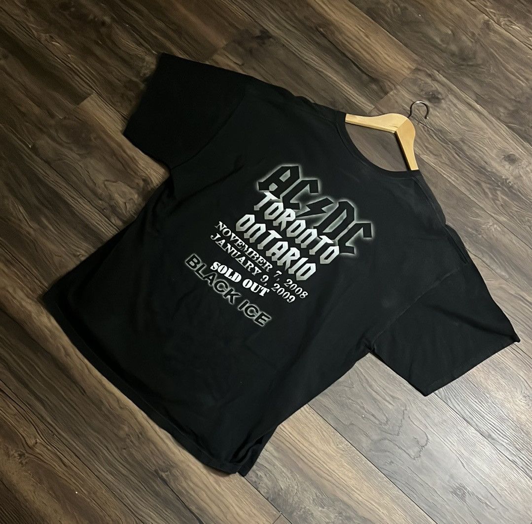 AC/DC × Band Tees × Vintage 08/09 AC/DC Back in Canada Tee Size US XXL / EU 58 / 5 - 2 Thumbnail