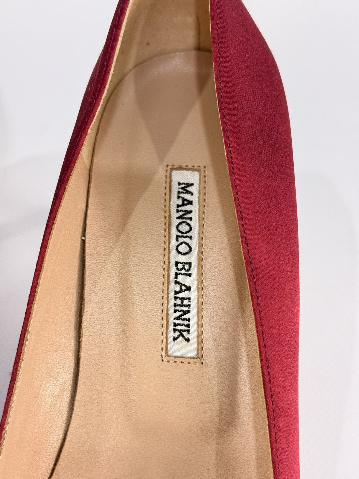 Manolo Blahnik Manolo Blahnik Hangisi 70 Burgundy Satin Pumps Size 39 Size US 9 / IT 39 - 4 Thumbnail