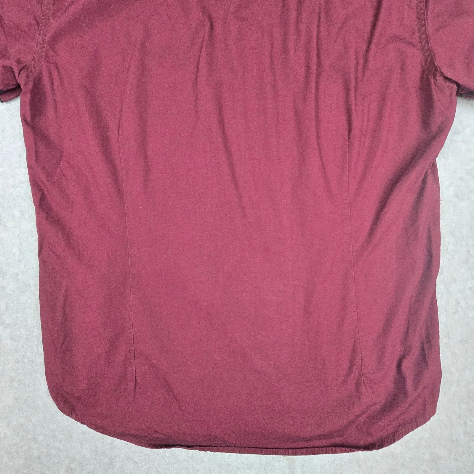 Guess Guess Large Maroon Shirt Black Stitched Logo Sleeve Patch Size US L / EU 52-54 / 3 - 8 Thumbnail